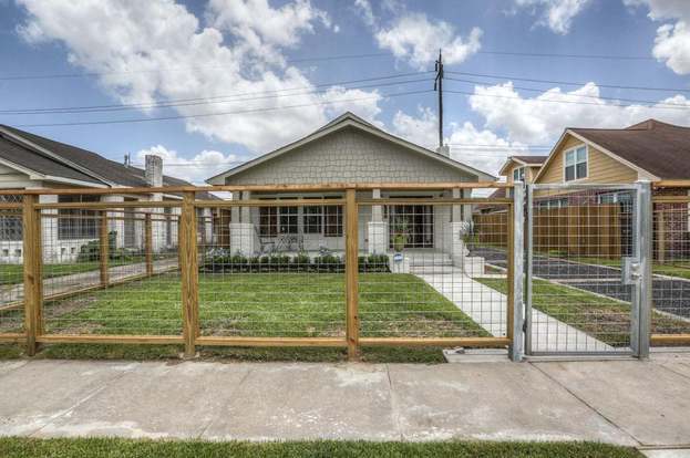 Building Photo - 2702 Rosewood St