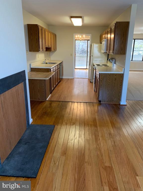 Building Photo - 468 Lynetree Dr