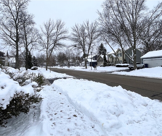 Building Photo - 925 Hartford Dr