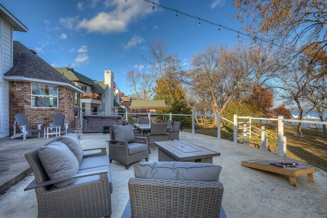 Building Photo - 8606 Columbia Dr