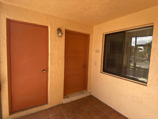 Building Photo - 158 Lakeview Dr