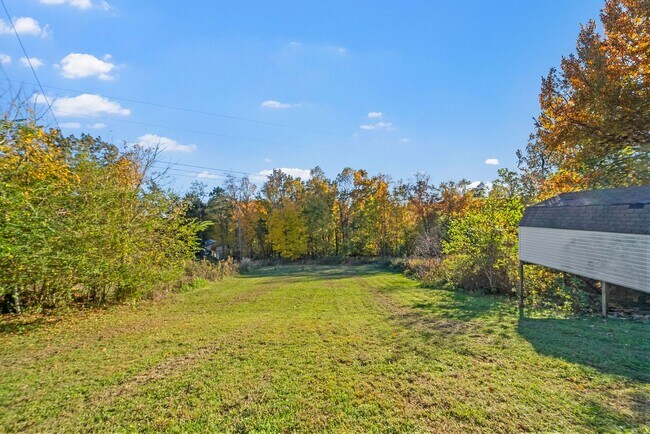 Building Photo - 2056 Lintwood Dr