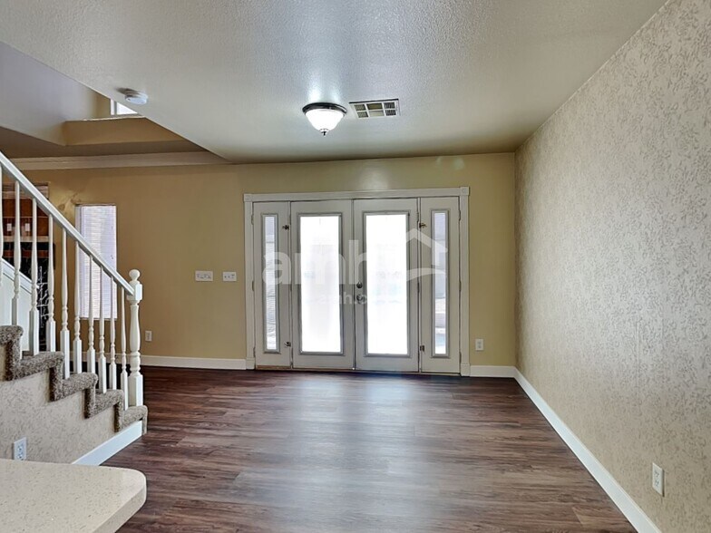 Building Photo - 8713 Sandringham Ave