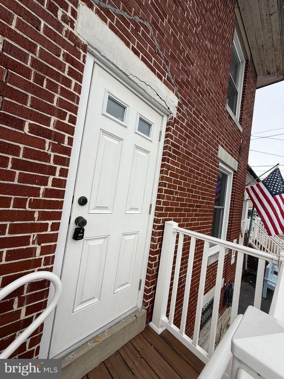 Building Photo - 295 E Main St