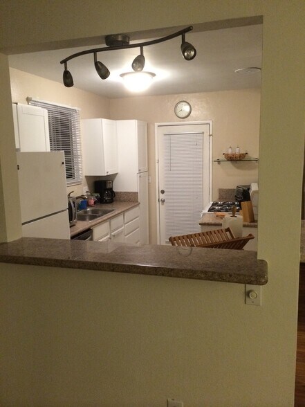 Building Photo - 536 39th W St