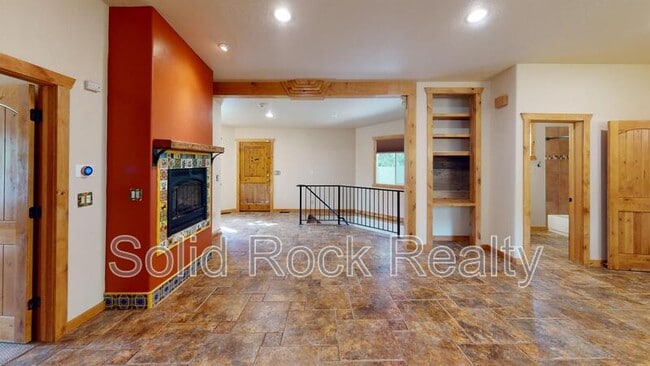 Building Photo - 1701 Ivy Pl