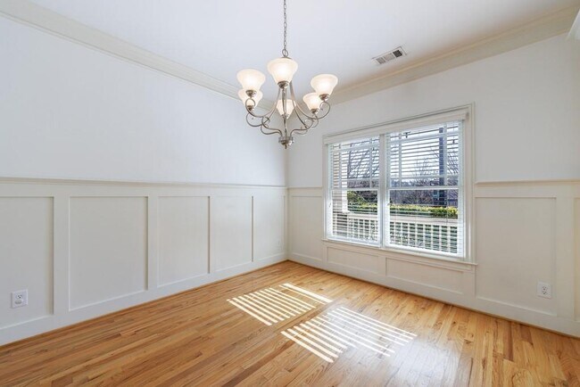 Building Photo - 970 Samples Ln NW