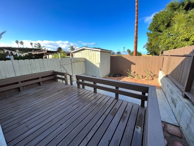 Building Photo - **$500 OFF 1ST MO RENT** 1BD/1BA with priv...