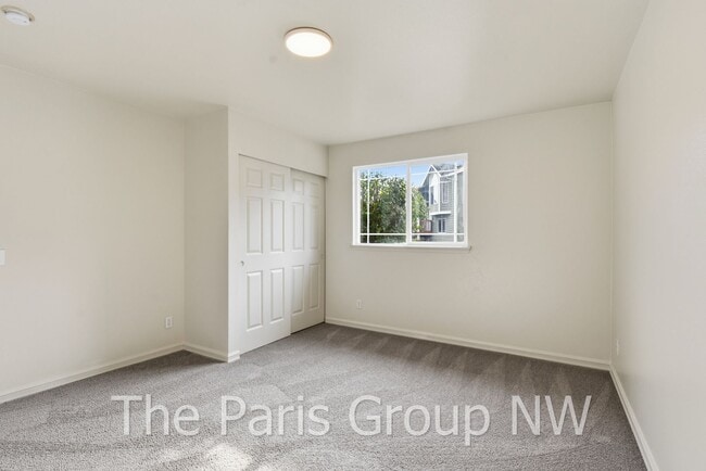 Building Photo - Spectacular Spacious 5BR Home in Sultan * Great Location * New Paint/Flooring/Appliances +++