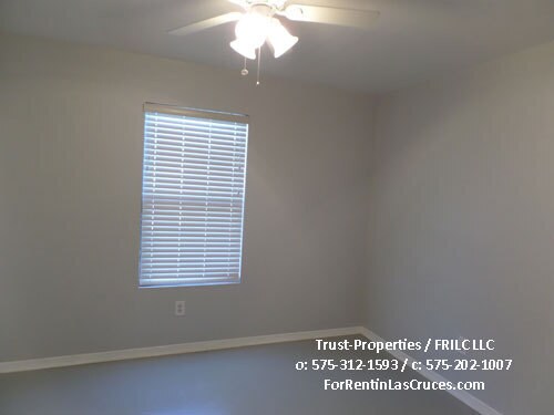Building Photo - 5499 Cll De Rosas