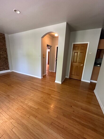 Building Photo - 4237 N Paulina St