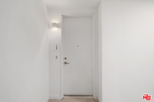 Building Photo - 4406 Fulton Ave