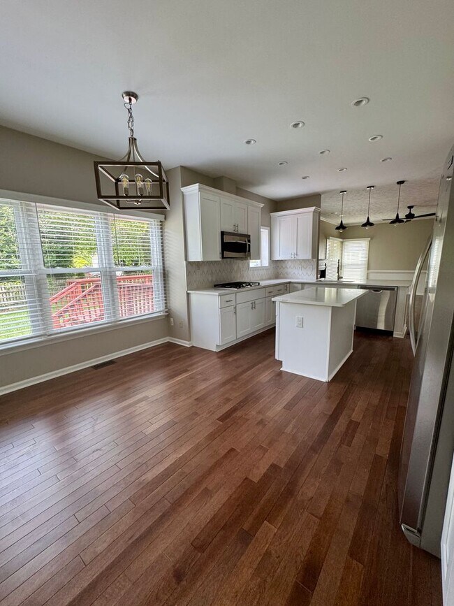 Building Photo - CHARMING HOME IN HIGHLY SOUGHT AFTER NEIGHBORHOOD.