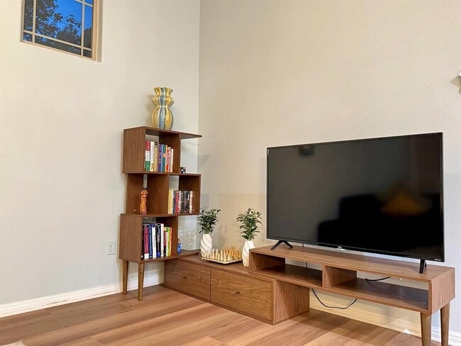 Building Photo - 1009 Taulbee Ln