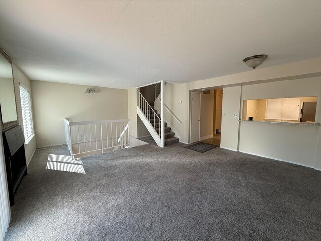 Building Photo - 3 Bed 2.5 Bath Available NOW!!! 2 Car Gara...