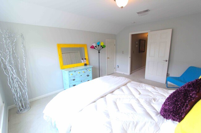 Building Photo - 5711 Chadwick Ln