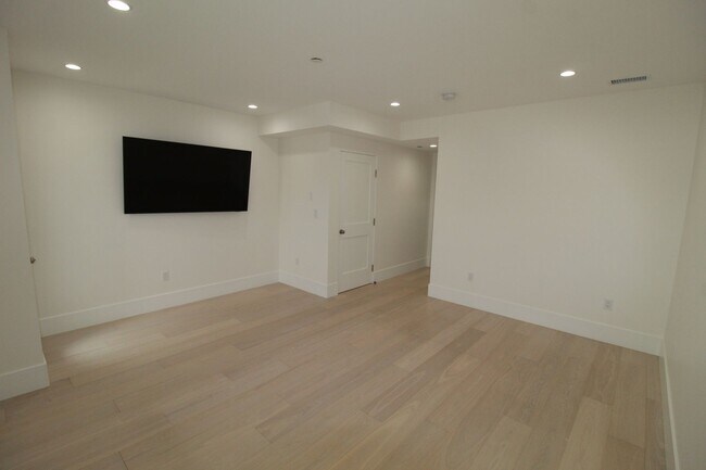 Building Photo - Oxnard Shores: Huge Rooftop Deck w/Ocean Views!