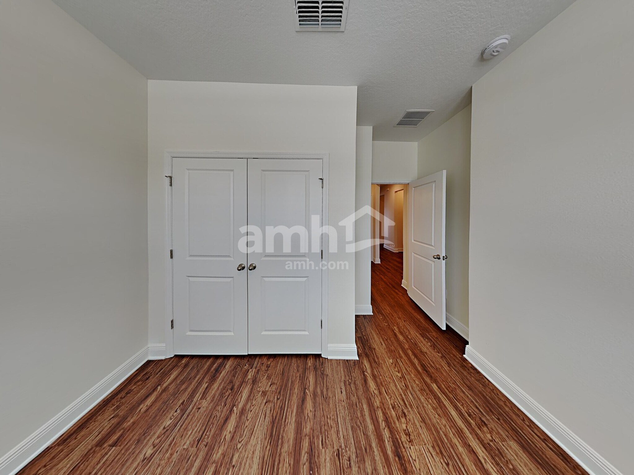 Building Photo - 1228 Sky Lks Dr
