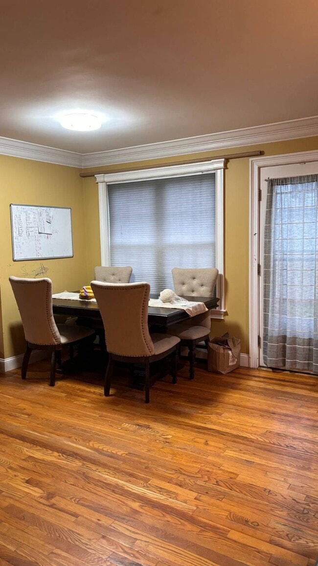 Building Photo - 352 Lake Ave S