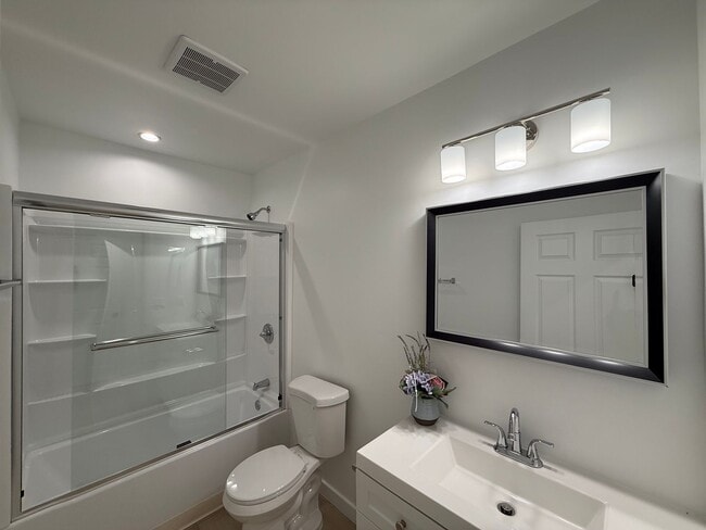 Building Photo - Bassest Properties