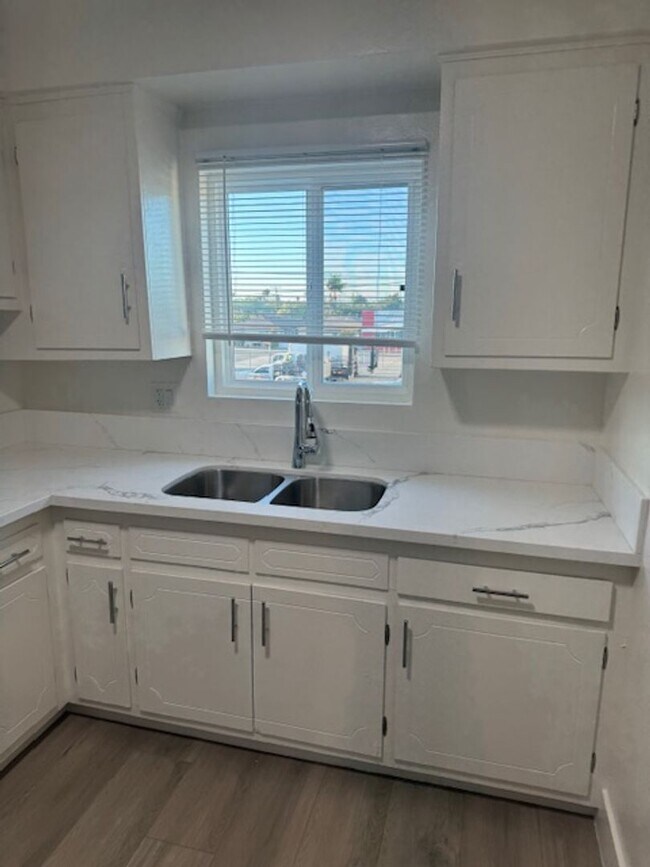 Interior Photo - 4011 W. 129th Street