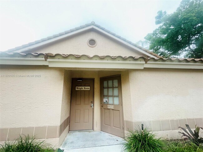 Building Photo - 2736 S University Dr
