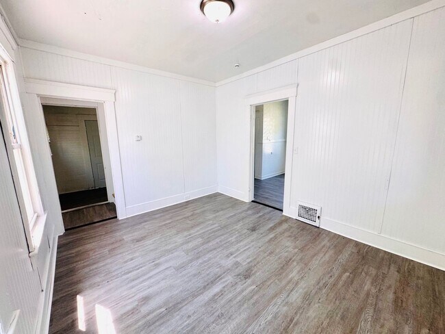 Building Photo - 924 Ansel Rd