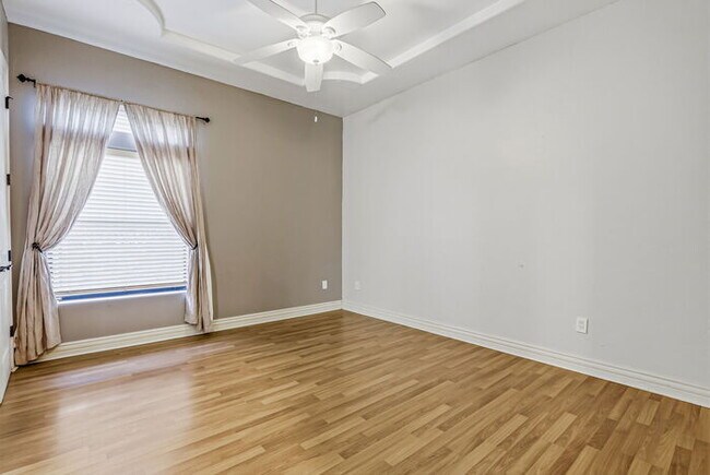 Building Photo - 724 Scott Ln