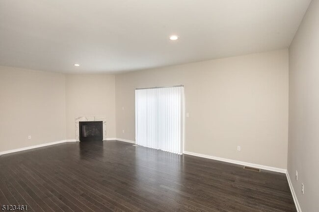 Building Photo - 32 Arlene Ct