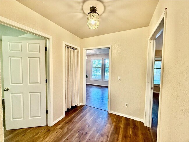 Building Photo - 26 Shakespeare Dr