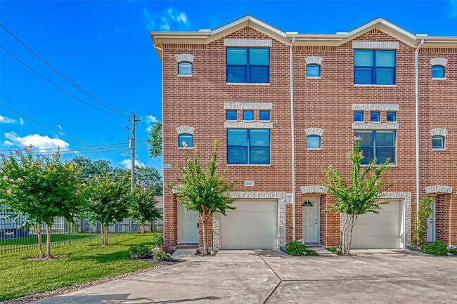 Primary Photo - 2710 Hullsmith Dr
