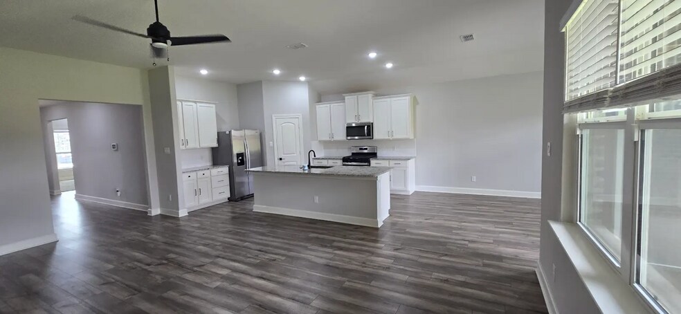 Building Photo - 820 Calhoun Dr