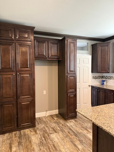 Building Photo - 819 Dianne Dr