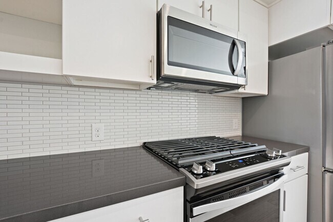 Building Photo - 2002 E 7th St