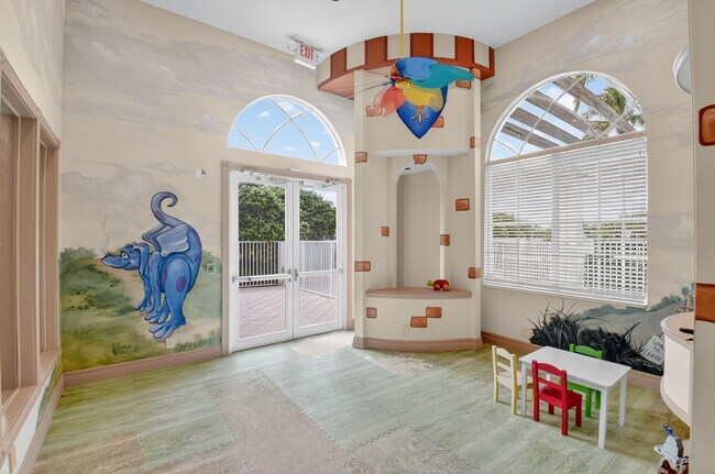 Building Photo - 9826 Vía Amati