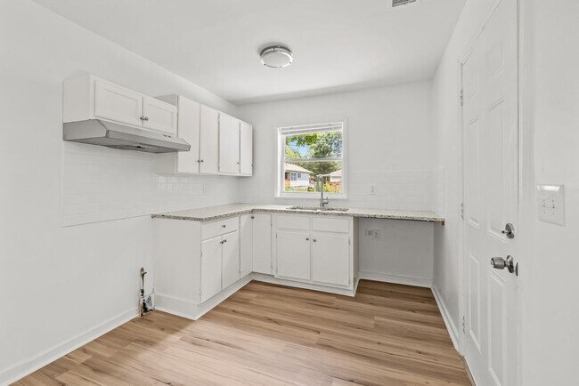 Building Photo - Charming 2 Bedroom, 2 Bathroom house