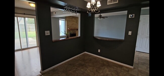 Building Photo - 1658 Dylan Dr