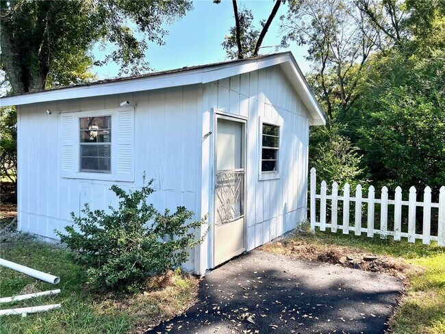 Building Photo - 2121 Woodhillcrest Dr