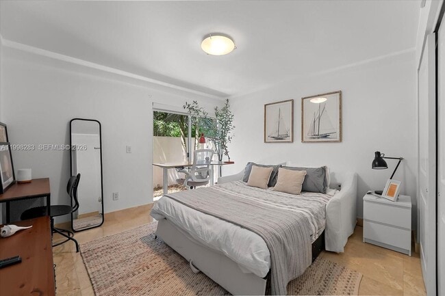 Building Photo - 2721 SW 22nd Ave