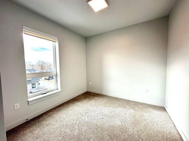 Building Photo - 45 E Central St