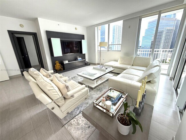 Building Photo - 801 Brickell Key Blvd