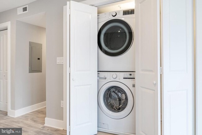 Building Photo - 2500 N Mascher St