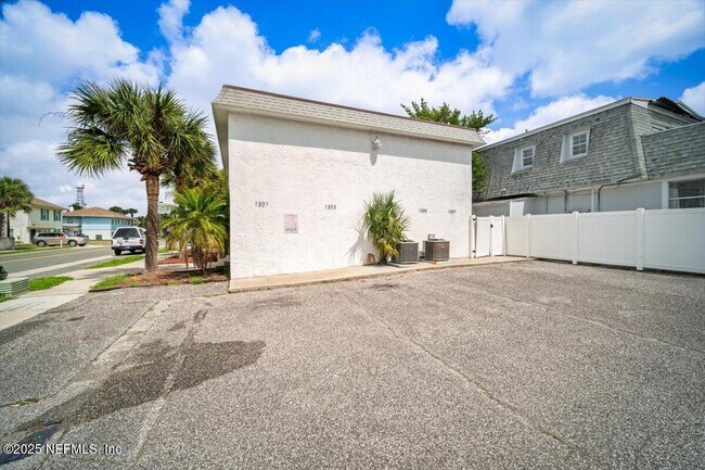 Building Photo - 1307 2nd St N