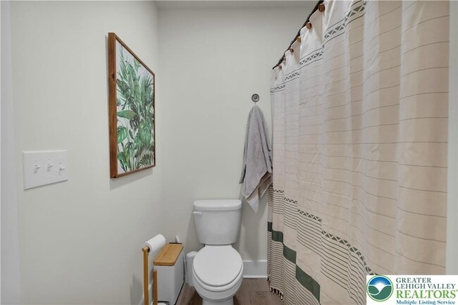 Building Photo - 221 Craig Ave