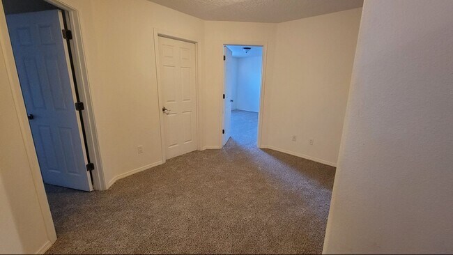 Building Photo - Spacious 4 bedroom in 7 Bar North! Near Cottonwood and Rio Rancho.
