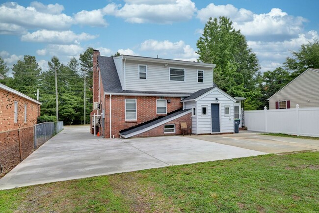 Building Photo - 3 bedroom 2 bath cape cod single family home