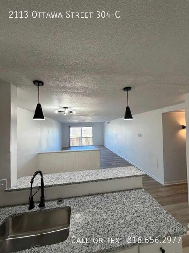 Building Photo - 2113 Ottawa St