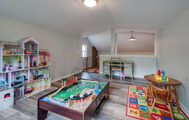 Building Photo - 947 Cahal Ave