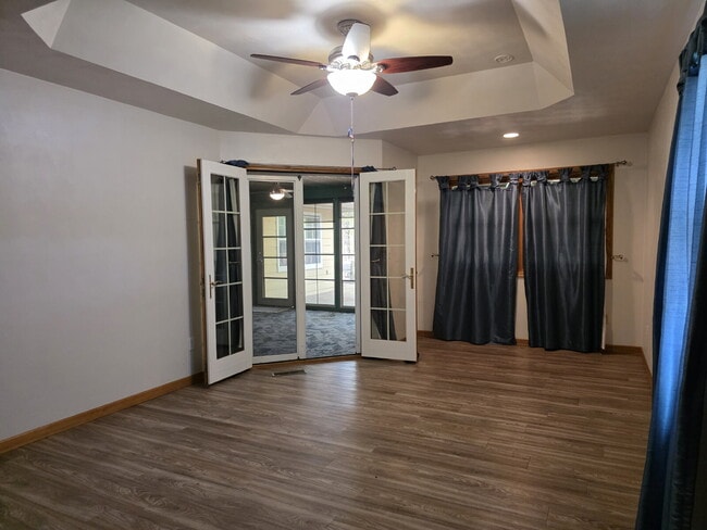Building Photo - Multi generational Home New London