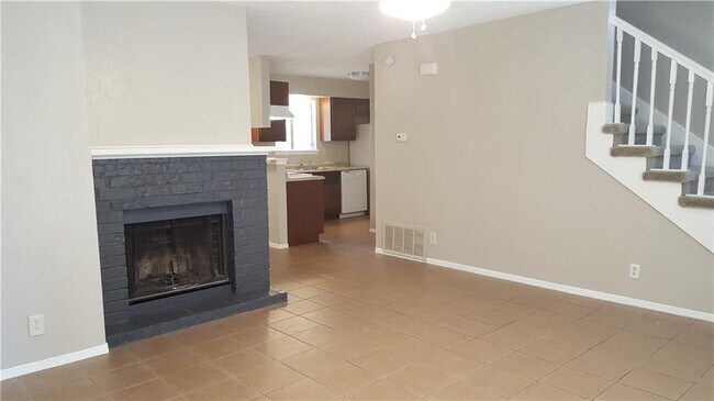 Building Photo - 507 Algerita Dr